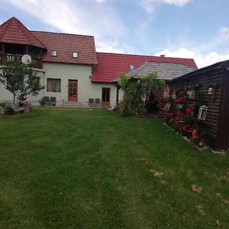 Imádó Vendégház Cernat Esterno foto
